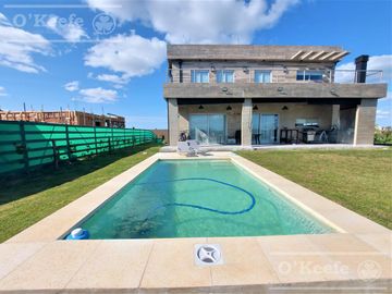 Casa en venta de Cuatro Dormitorios con Piscina en Pueblos del Plata - Magallanes