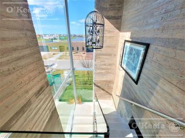 Casa en venta de Cuatro Dormitorios con Piscina en Pueblos del Plata - Magallanes