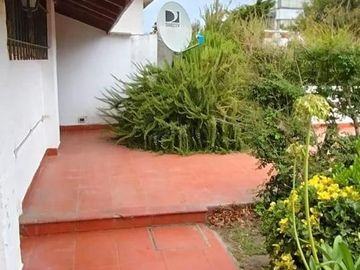 Casa en venta - 3 Dormitorios 3 Baños - Cochera - 660Mts2 - Villa Gesell