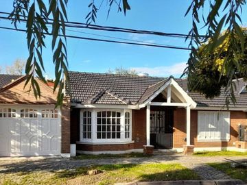 Casa en venta - 3 Dormitorios 2 Baños - 140Mts2 - Monte Grande