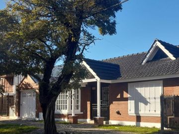 Casa en venta - 3 Dormitorios 2 Baños - 140Mts2 - Monte Grande