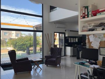 Casa en venta-Santa Isabel-Laguna-4 Ambientes-Pileta climatizada-Ingeniero Maschwitz-Escobar