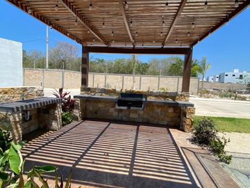En venta casa de 4 recámaras en privada residencial zona de Tamanché