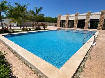 En venta casa de 4 recámaras en privada residencial zona de Tamanché