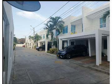 Casa Remodelada en Conjunto Cerrado – Bavaria, Santa Marta E-8
