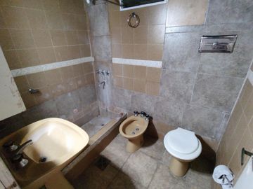 Venta Casa 3 Ambientes Con Parque En Castelar Sur