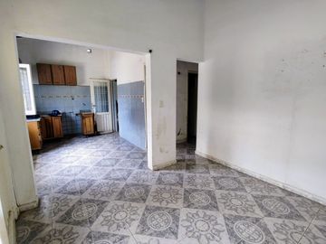 Venta Casa 3 Ambientes Con Parque En Castelar Sur