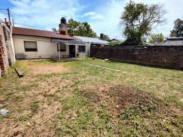 Venta Casa 3 Ambientes Con Parque En Castelar Sur