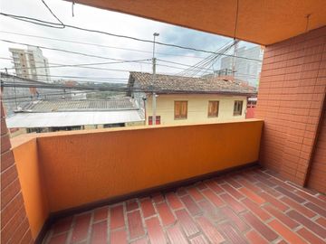 VENTA CASA CON RENTA VILLAMARIA