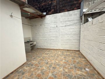 VENTA CASA CON RENTA VILLAMARIA
