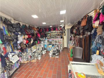 VENTA CASA CON RENTA VILLAMARIA