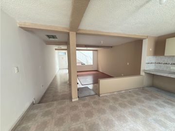 VENTA CASA CON RENTA VILLAMARIA