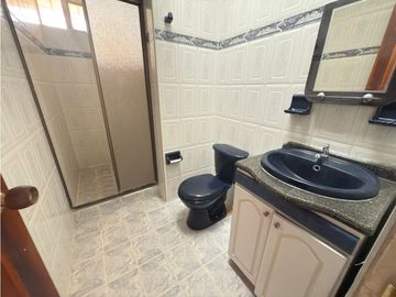 VENTA CASA CON RENTA VILLAMARIA