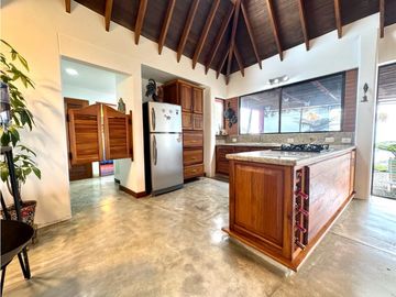 Vendo Casa campestre sector la Catedral. Envigado