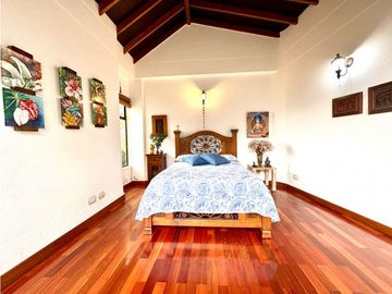 Vendo Casa campestre sector la Catedral. Envigado