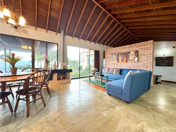 Vendo Casa campestre sector la Catedral. Envigado