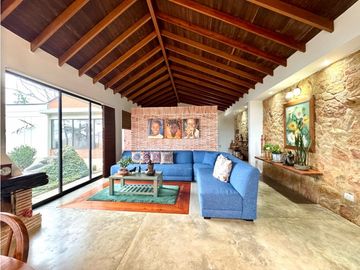 Vendo Casa campestre sector la Catedral. Envigado