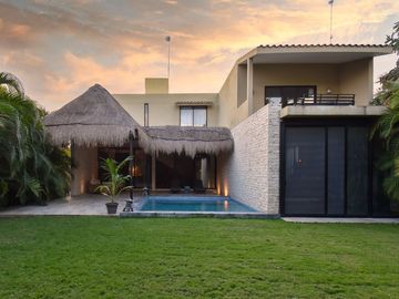En Venta Casa en Residencial Jardines de Rejoyada en Mérida Yucatán.