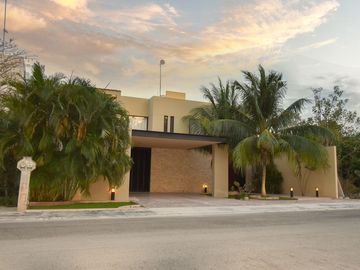 En Venta Casa en Residencial Jardines de Rejoyada en Mérida Yucatán.