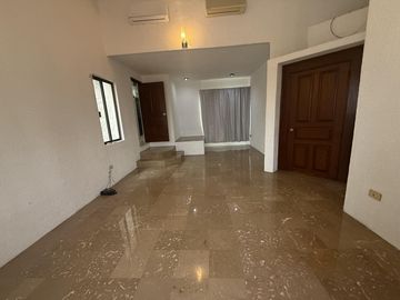 Casa en  Venta con  espacios amplios a 15 min de tec Guadalupe  Monterrey