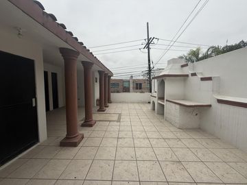 Casa en  Venta con  espacios amplios a 15 min de tec Guadalupe  Monterrey