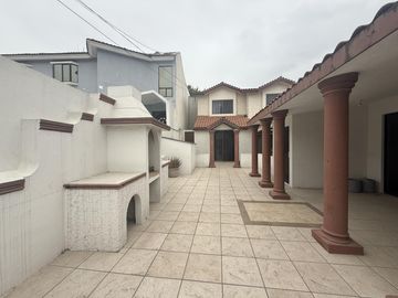 Casa en  Venta con  espacios amplios a 15 min de tec Guadalupe  Monterrey