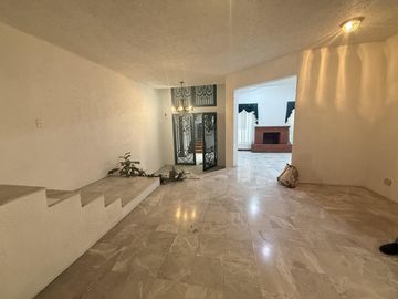Casa en  Venta con  espacios amplios a 15 min de tec Guadalupe  Monterrey