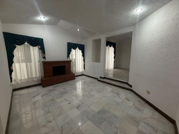 Casa en  Venta con  espacios amplios a 15 min de tec Guadalupe  Monterrey