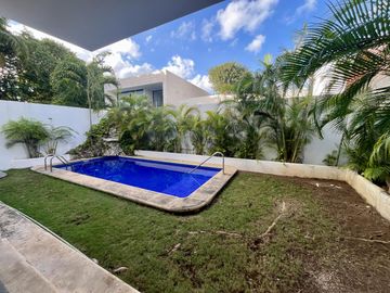 Casa amplia en renta o venta en Cumbres Cancun