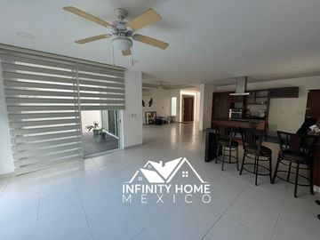 Casa amplia en renta o venta en Cumbres Cancun