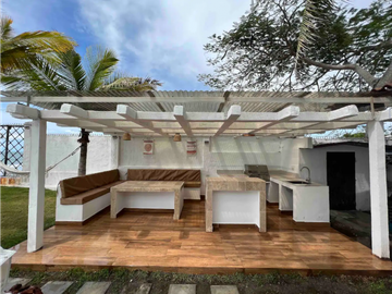 SEA CONFIABLE VENDE HERMOSA CASA BEACH FRONT CON ACCESO A LA PLAYA