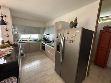 Se vende casa campestre en Armenia via El Caimo Bosques del Eden
