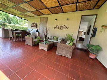 Se vende casa campestre en Armenia via El Caimo Bosques del Eden
