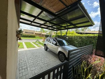 Se vende casa campestre en Armenia via El Caimo Bosques del Eden