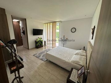Se vende casa campestre en Armenia via El Caimo Bosques del Eden