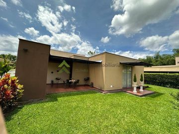 Se vende casa campestre en Armenia via El Caimo Bosques del Eden