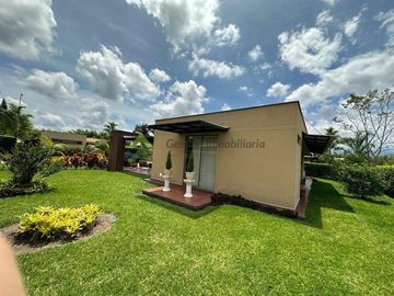 Se vende casa campestre en Armenia via El Caimo Bosques del Eden