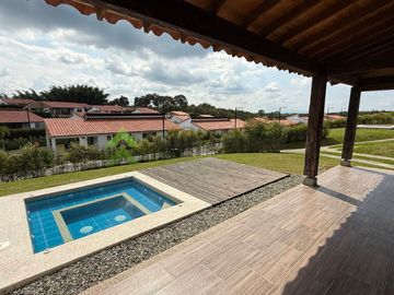 Se vende casa campestre en Armenia Quindío
Vía El Caimo La Tebaida