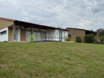 Se vende casa campestre en Armenia Quindío
Vía El Caimo La Tebaida