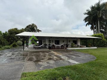 Finca pequeña en venta Armenia Quindío vía La Tebaida