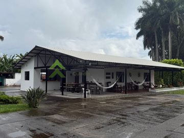 Finca pequeña en venta Armenia Quindío vía La Tebaida