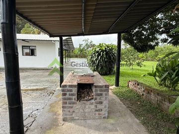 Finca pequeña en venta Armenia Quindío vía La Tebaida