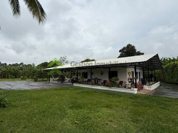 Finca pequeña en venta Armenia Quindío vía La Tebaida