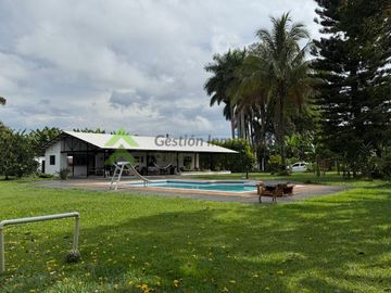 Finca pequeña en venta Armenia Quindío vía La Tebaida