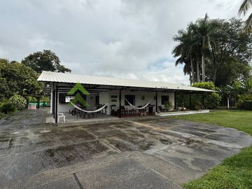 Finca pequeña en venta Armenia Quindío vía La Tebaida