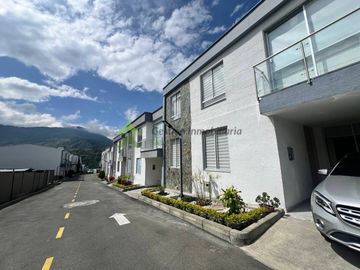 Se vende casa en el Norte de Armenia Quindío en conjunto cerrado