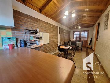 Casa en Venta en Pasaje La Puntilla con Cuatro Poniente C2J