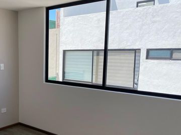 Casa en  venta de 3 recamaras en Angelopolis, Parque Veracruz.