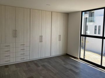 Casa en  venta de 3 recamaras en Angelopolis, Parque Veracruz.
