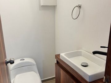 ESTRENA EXTRAORDINARIA CASA EN VENTA, FRACC. ALTUS LAGO ESMERALDA.